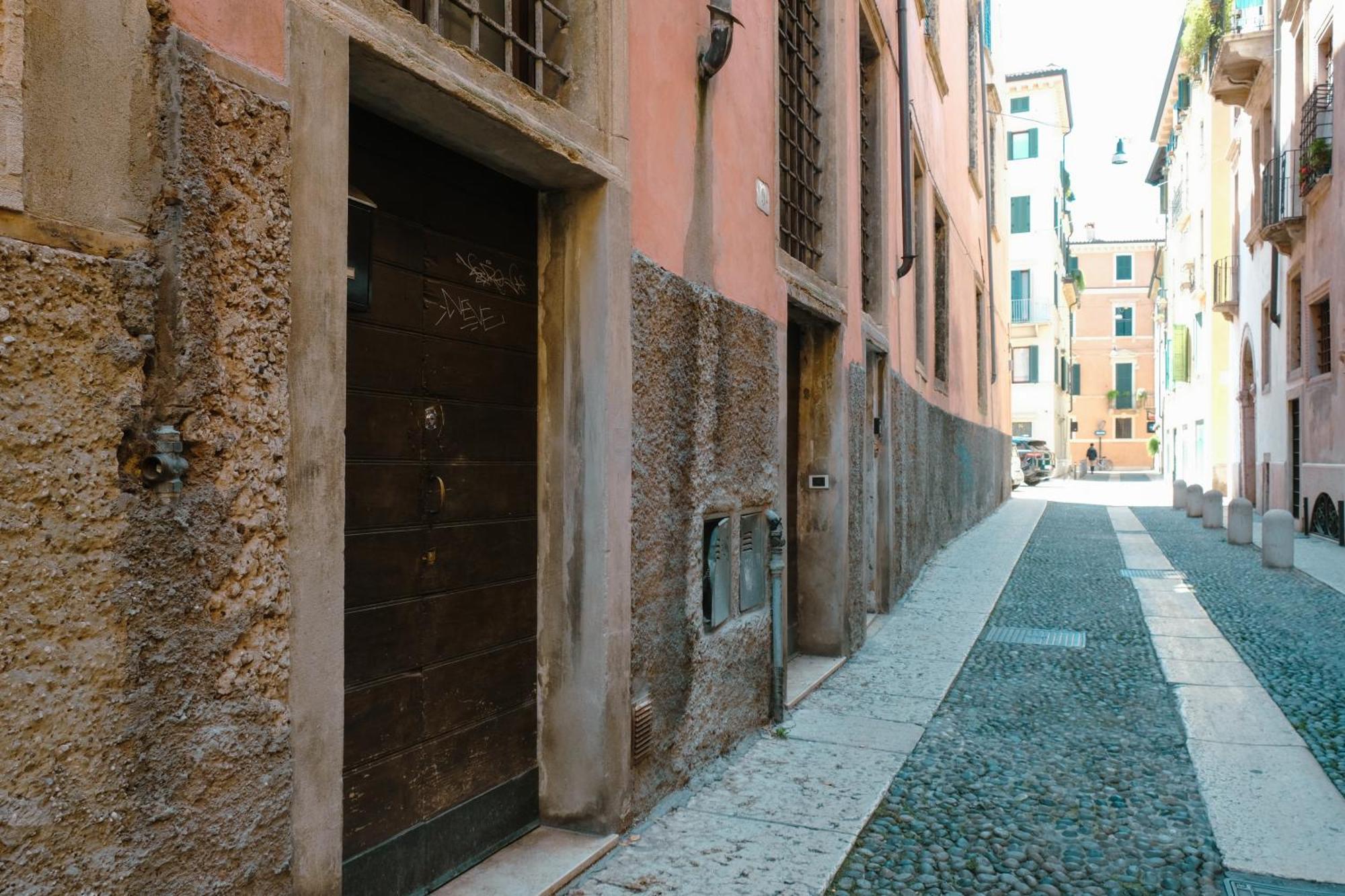 Carega City Center Apartment Verona Exteriör bild